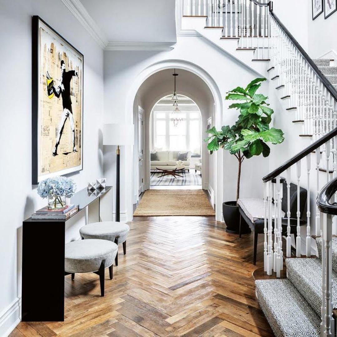 Oversized Graphic Artwork Creates a Bold Entryway Statement