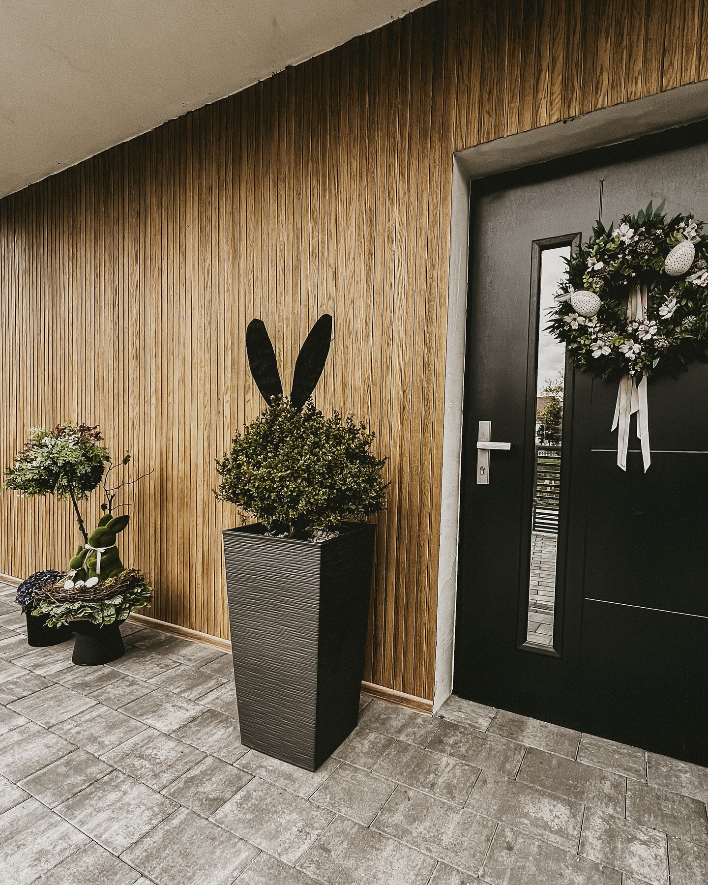Easter Bunny Topiary Adds Whimsical Charm to Entryway Planters