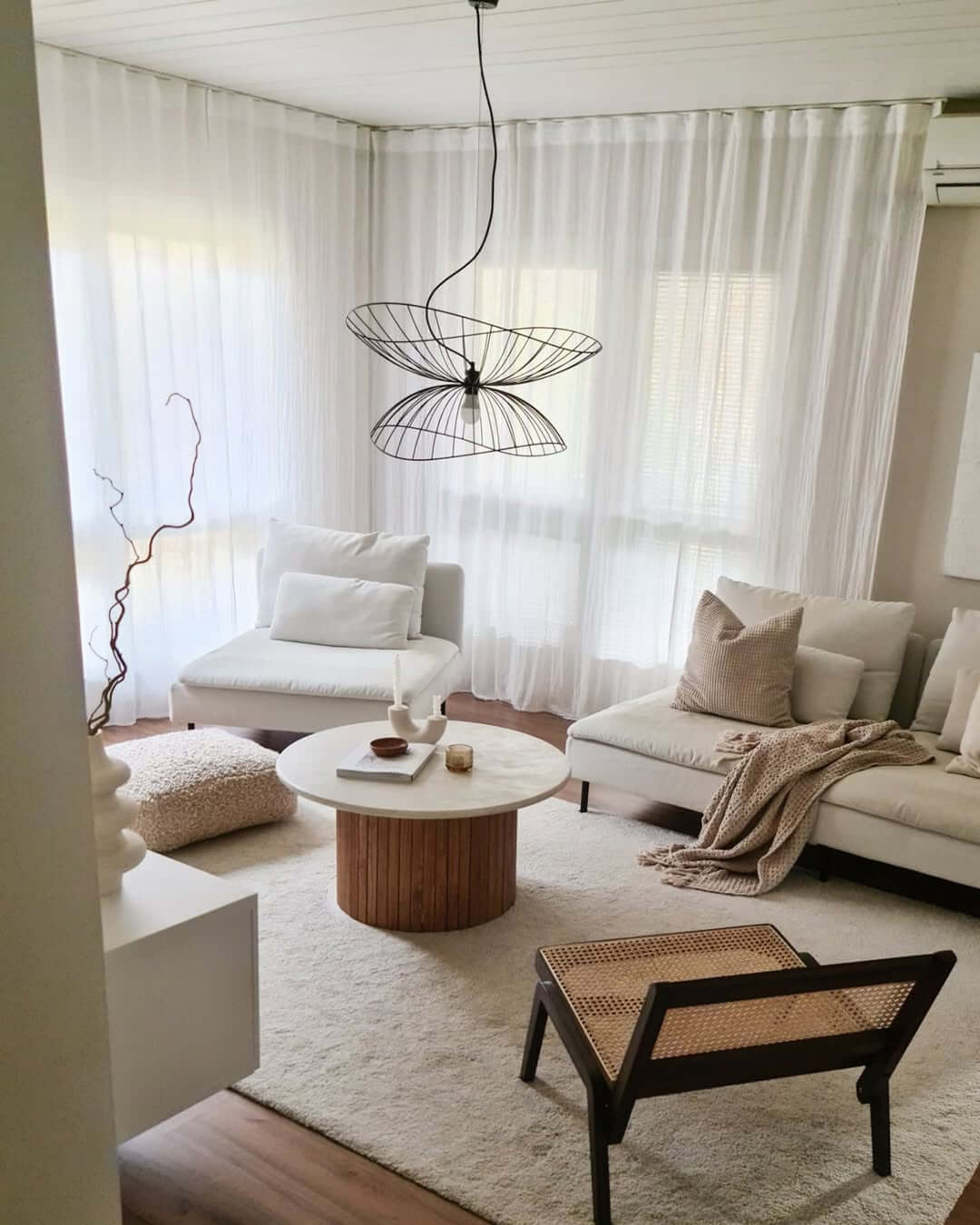 Wireframe Pendant Light Creates an Artistic Focal Point