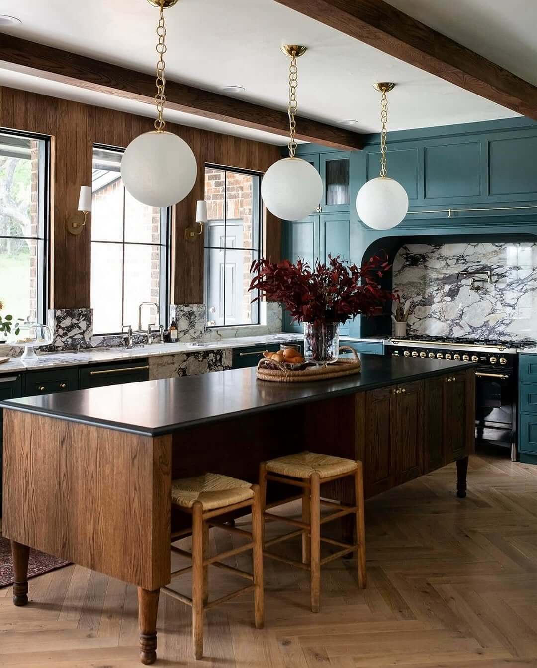 Dramatic Marble for a Bold Focal Point