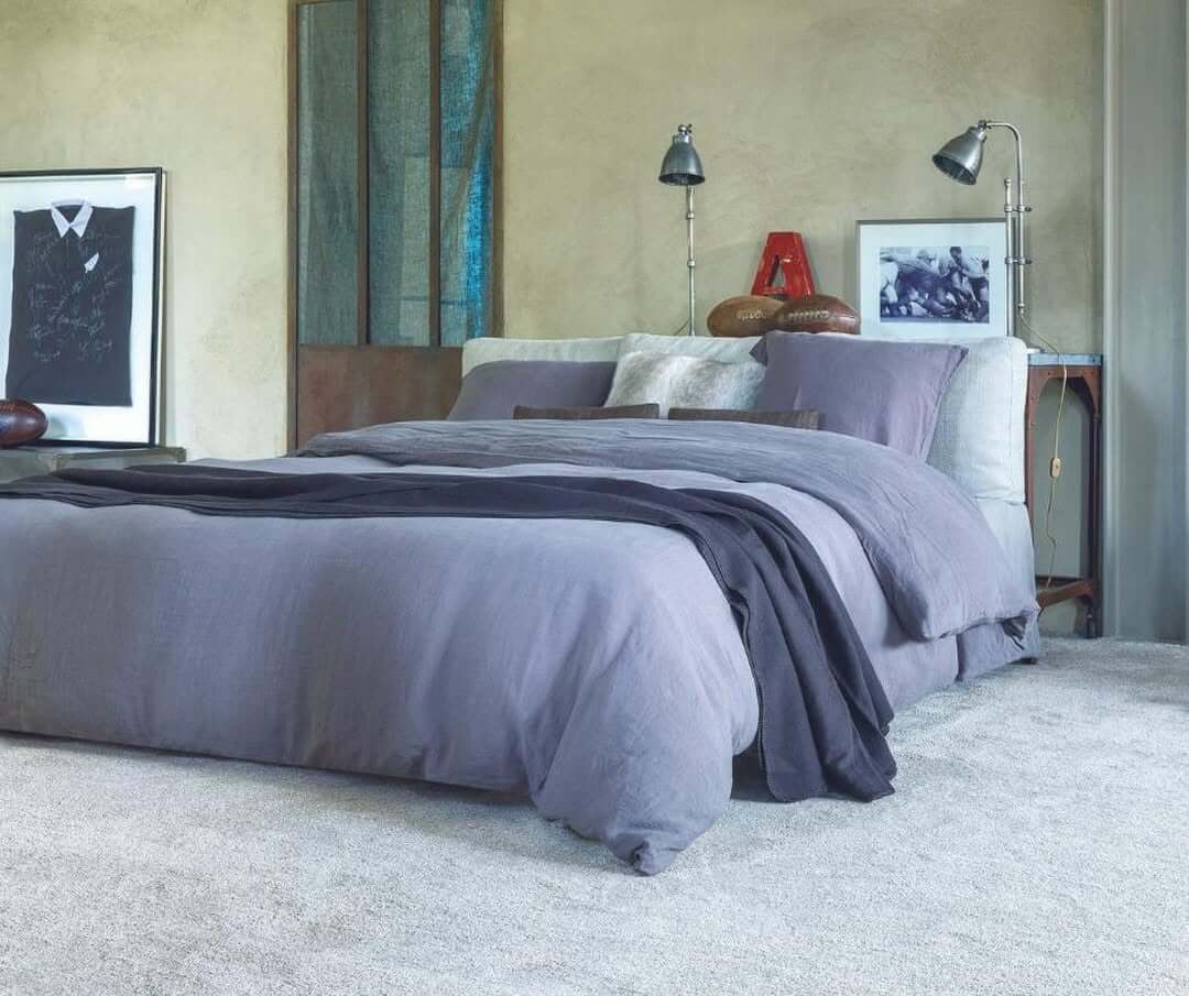 Choose Light Gray Textured Carpets for Cozy Bedrooms