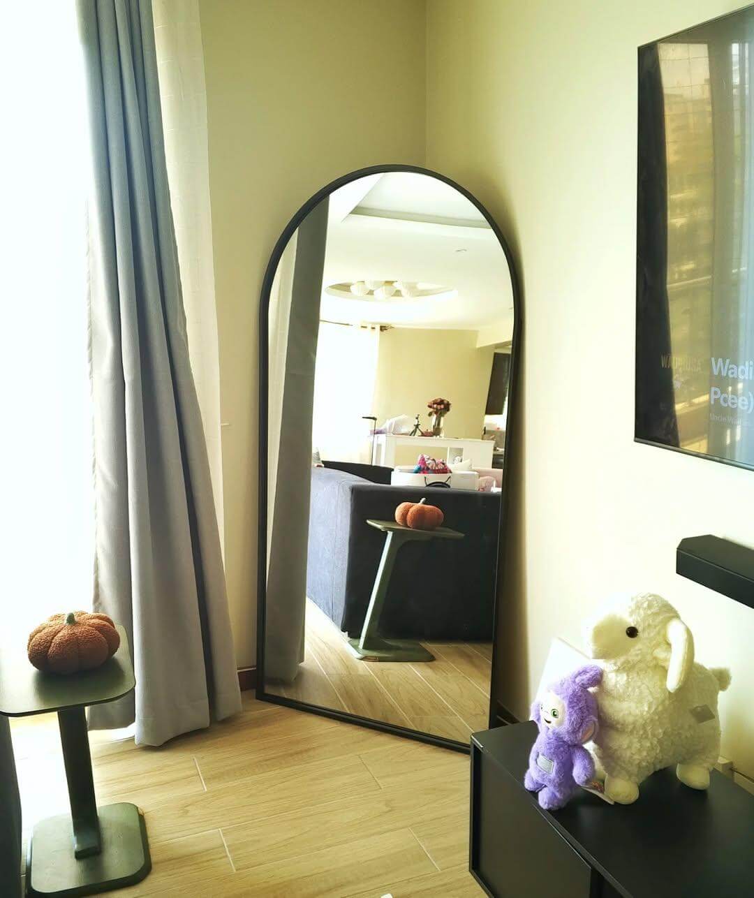 Frame a Cozy Corner with an Arched Mirror
