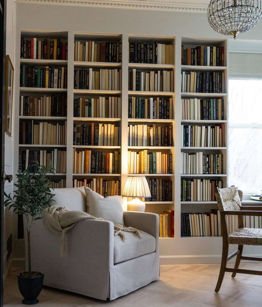 Integrated Task Lighting for Bookshelves