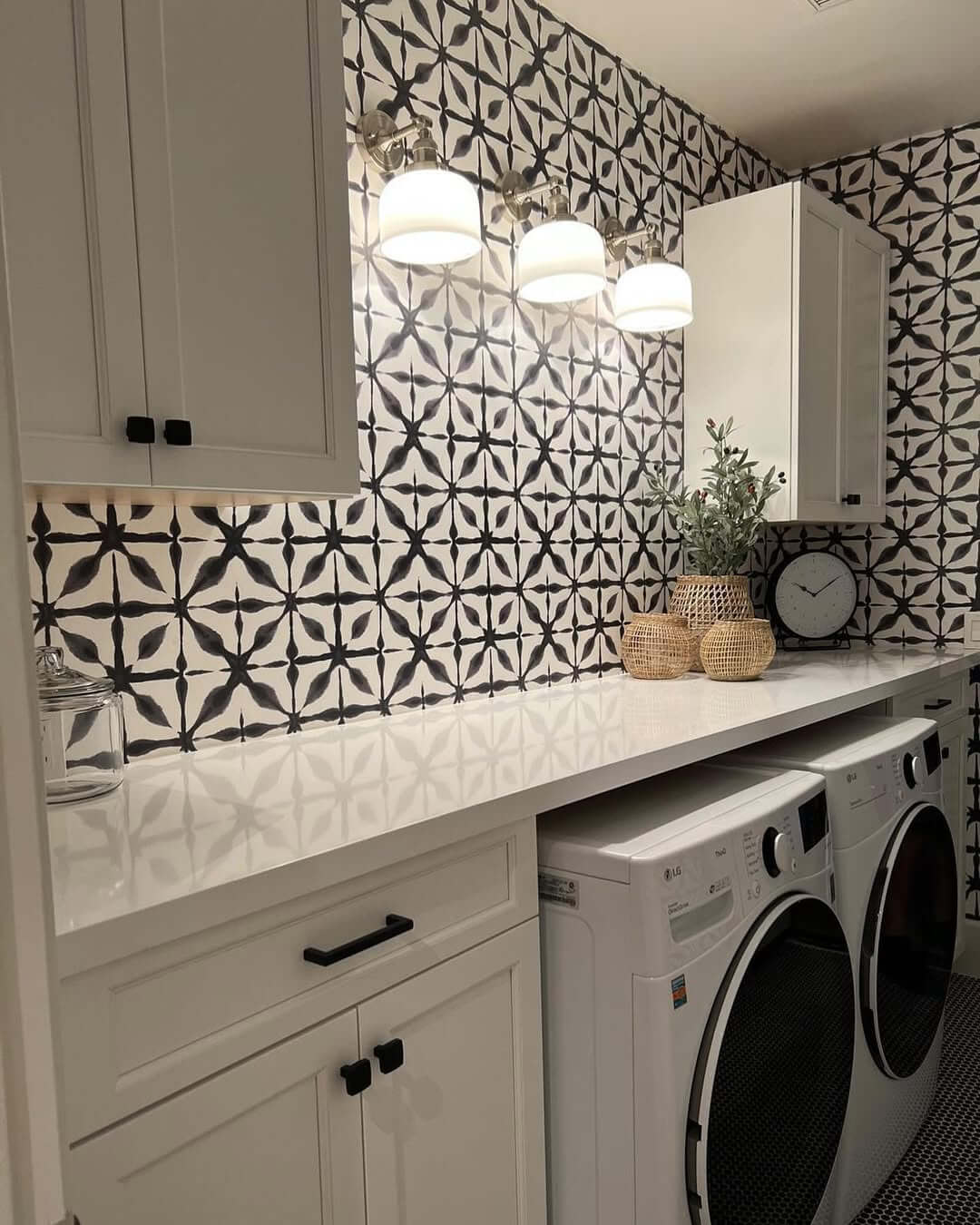 Monochromatic Starburst Wallpaper Adds Bold Graphic Appeal