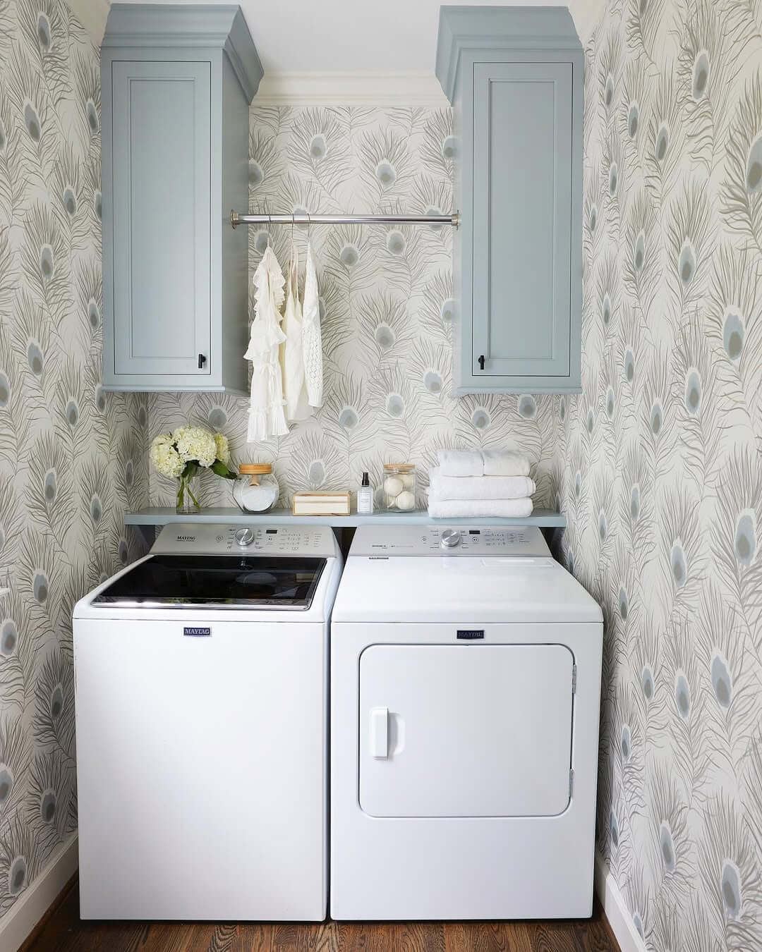 Peacock Feather Wallpaper Adds Sophisticated Texture
