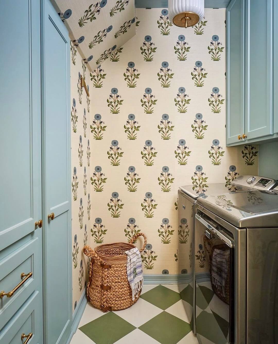 Infuse Cheer with Cream Wallpaper Featuring Blue Floral Motifs