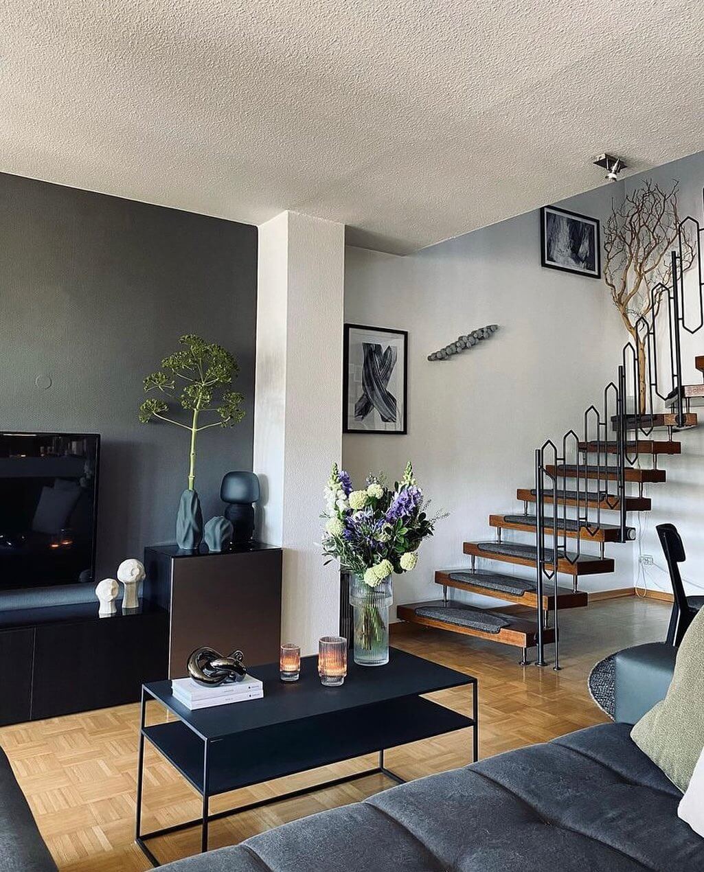 Wooden Floating Staircase With Minimalist Black Railing