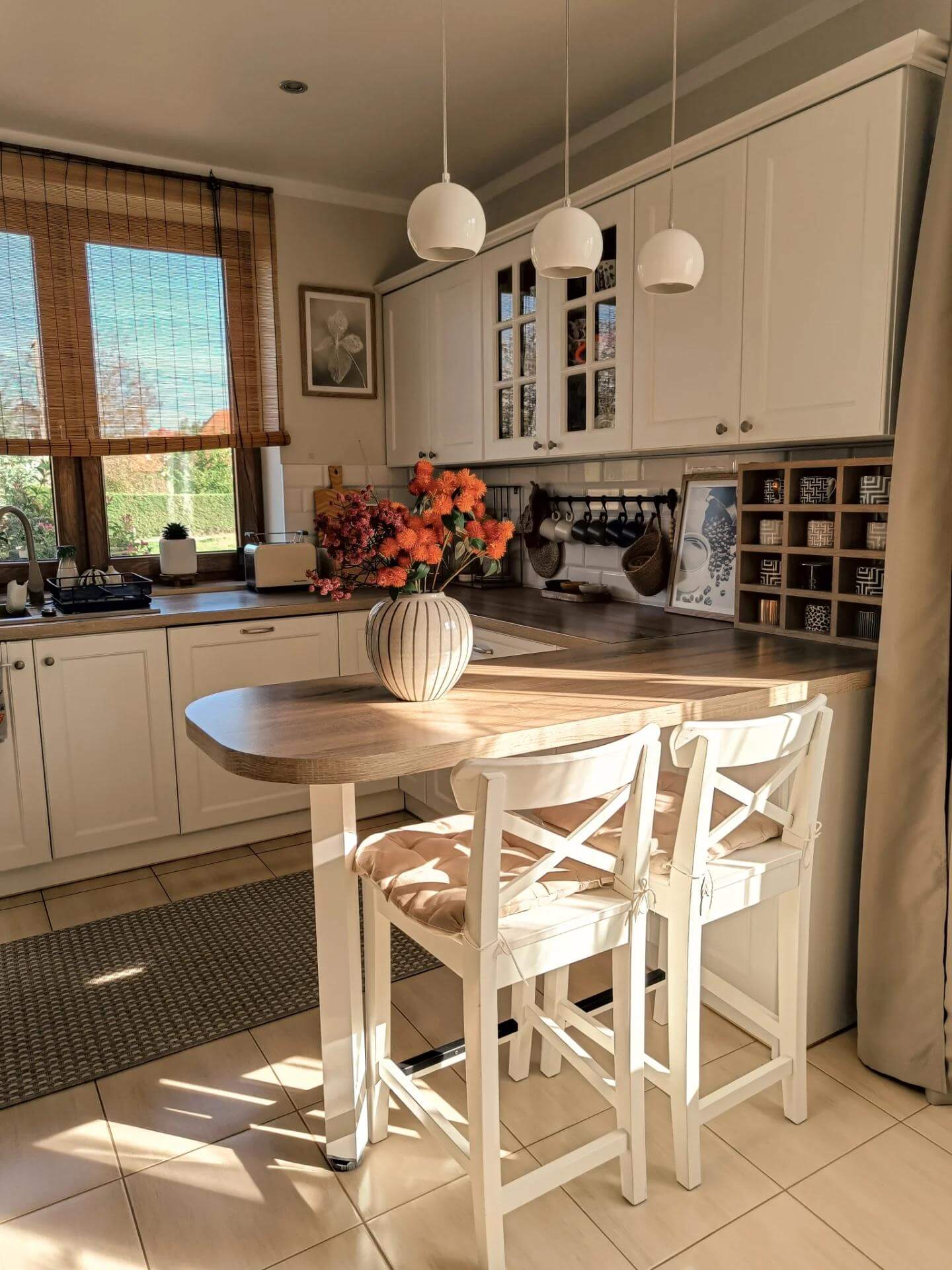 Rounded Wood and White Island for Casual Dining