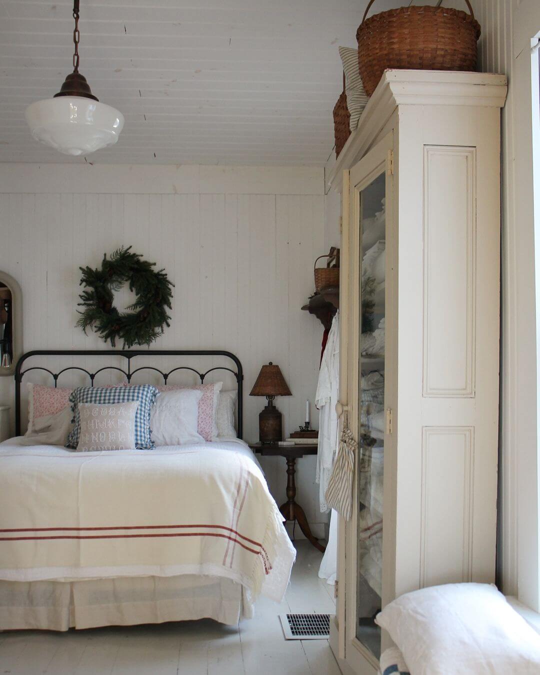 Glass Door Cabinet for Displaying Linens