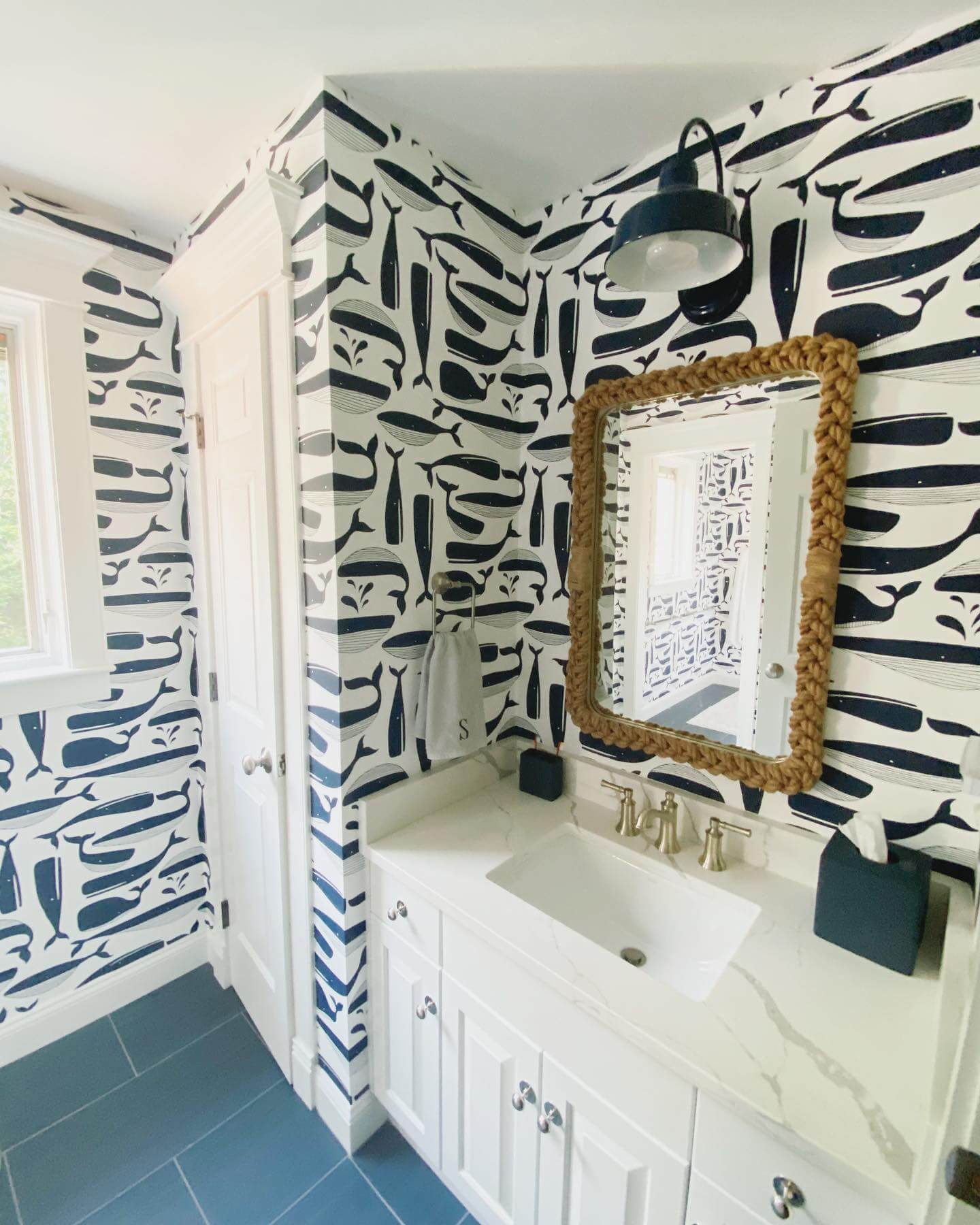 Frame Whale Wallpaper with a Thick Rope Mirror