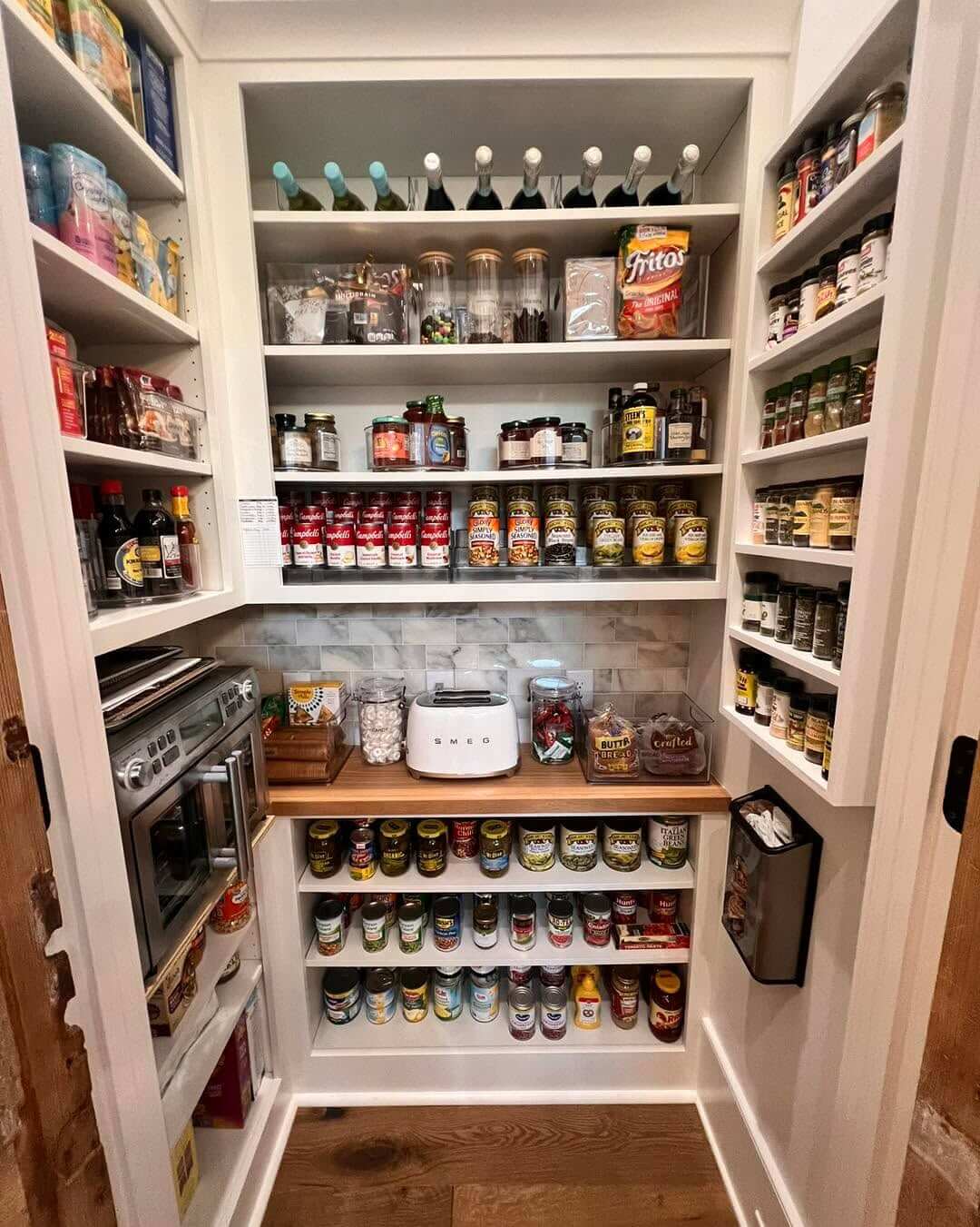 Tiered Shelving Maximizes Condiment Visibility