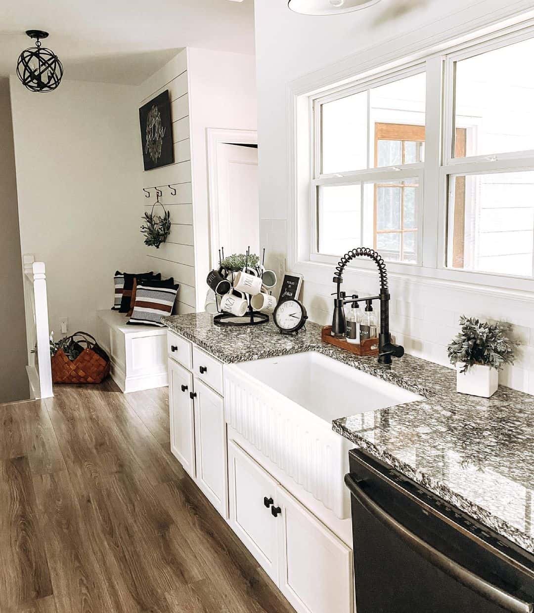 Black Mug Tree Keeps Countertops Clear