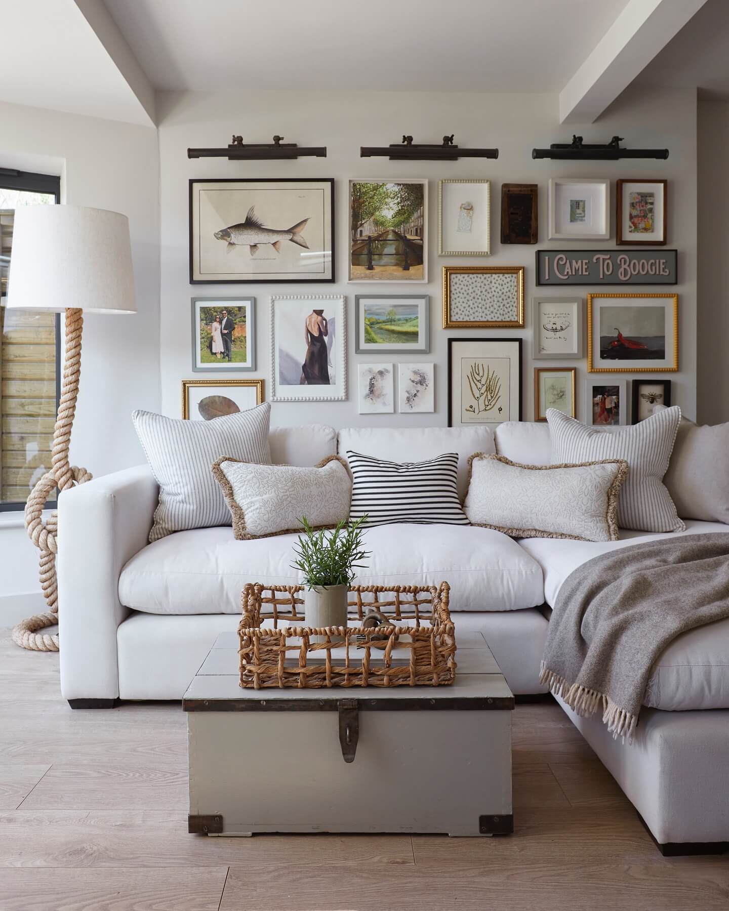 Picture Lights Add Dramatic Flair to Art Displays