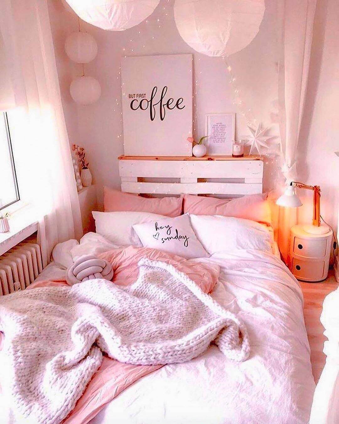 Wooden Pallet Headboard Creates a Rustic Pink Bedroom