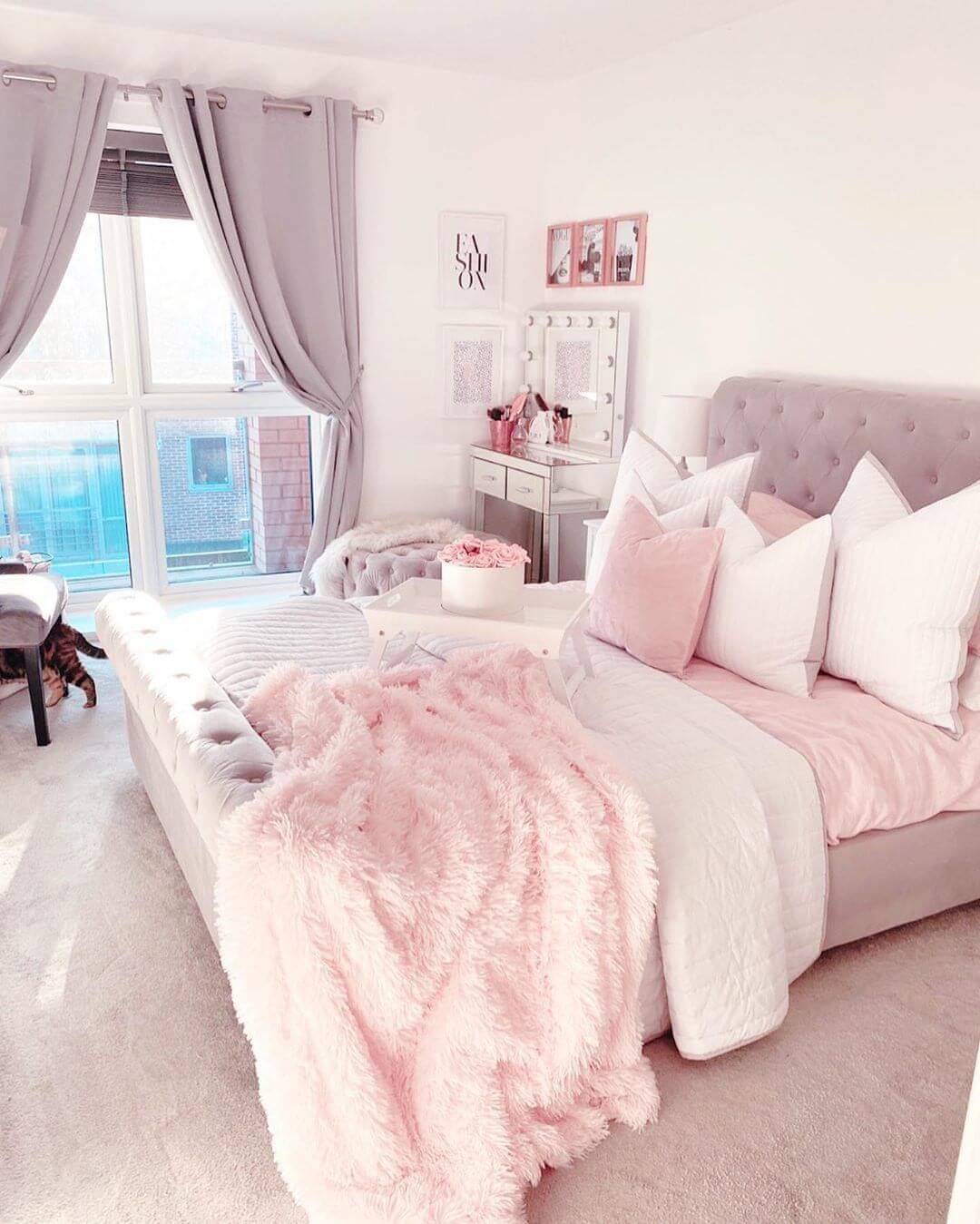 Plush Pink Throw Blanket for Cozy Comfort