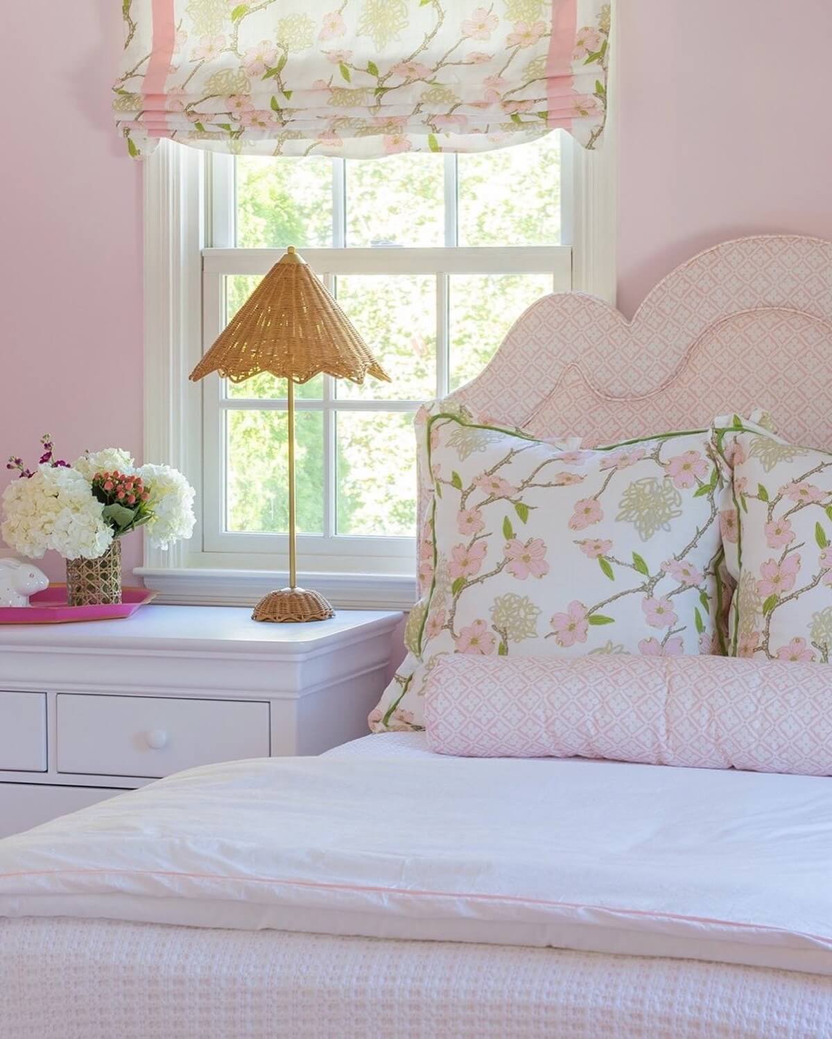 Woven Lamp Base Adds Natural Texture to Pink Bedroom