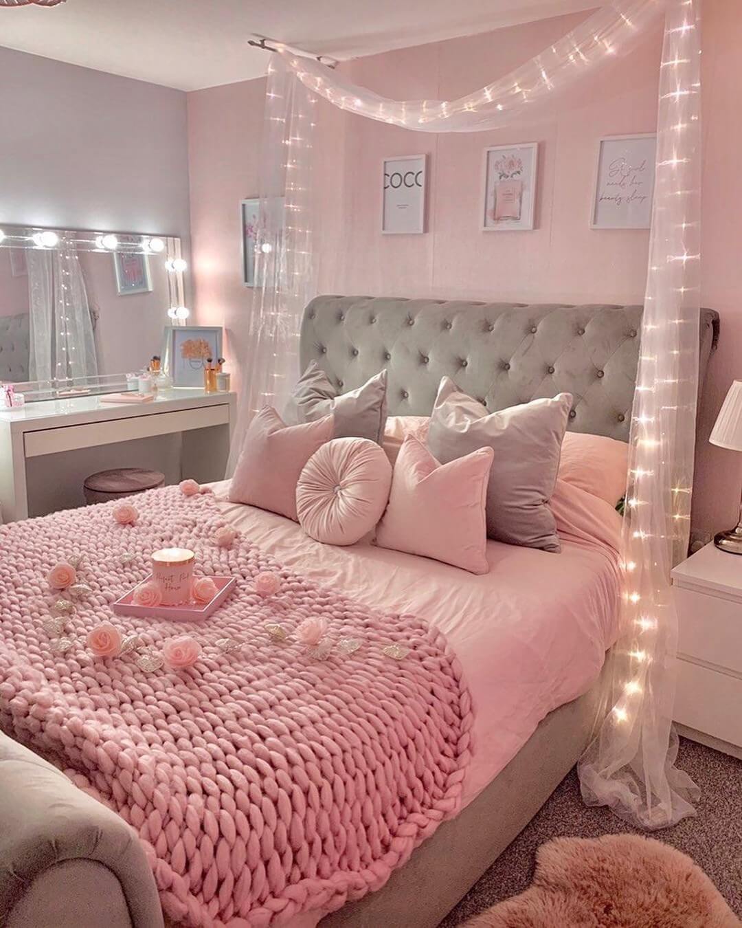 Chunky Knit Throw Adds Cozy Texture to a Pink Bed
