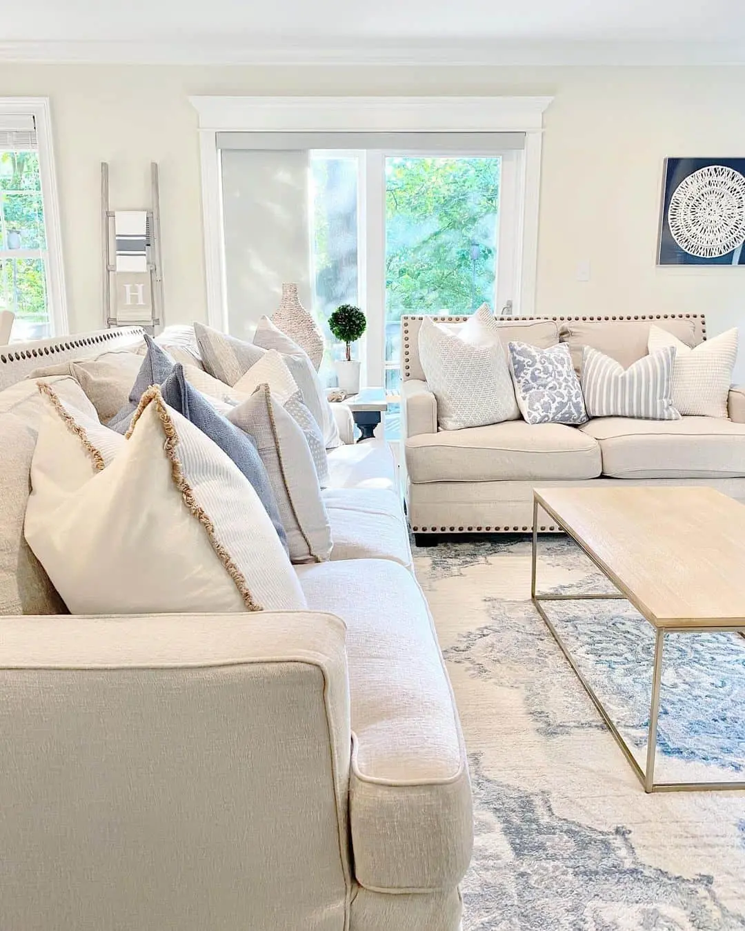 Layer Pillows for Sofa Comfort and Depth