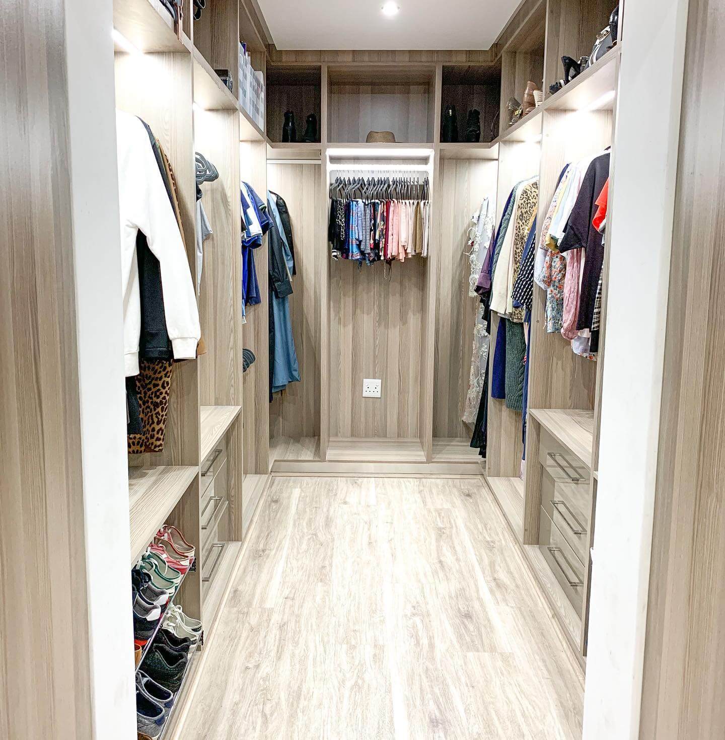 Choose Clear Drawer Pulls for a Streamlined Look