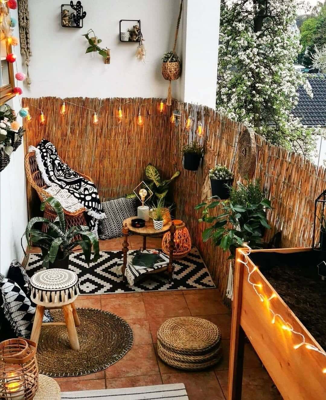 Natural Reed Screening Creates a Textured Balcony Privacy Wall