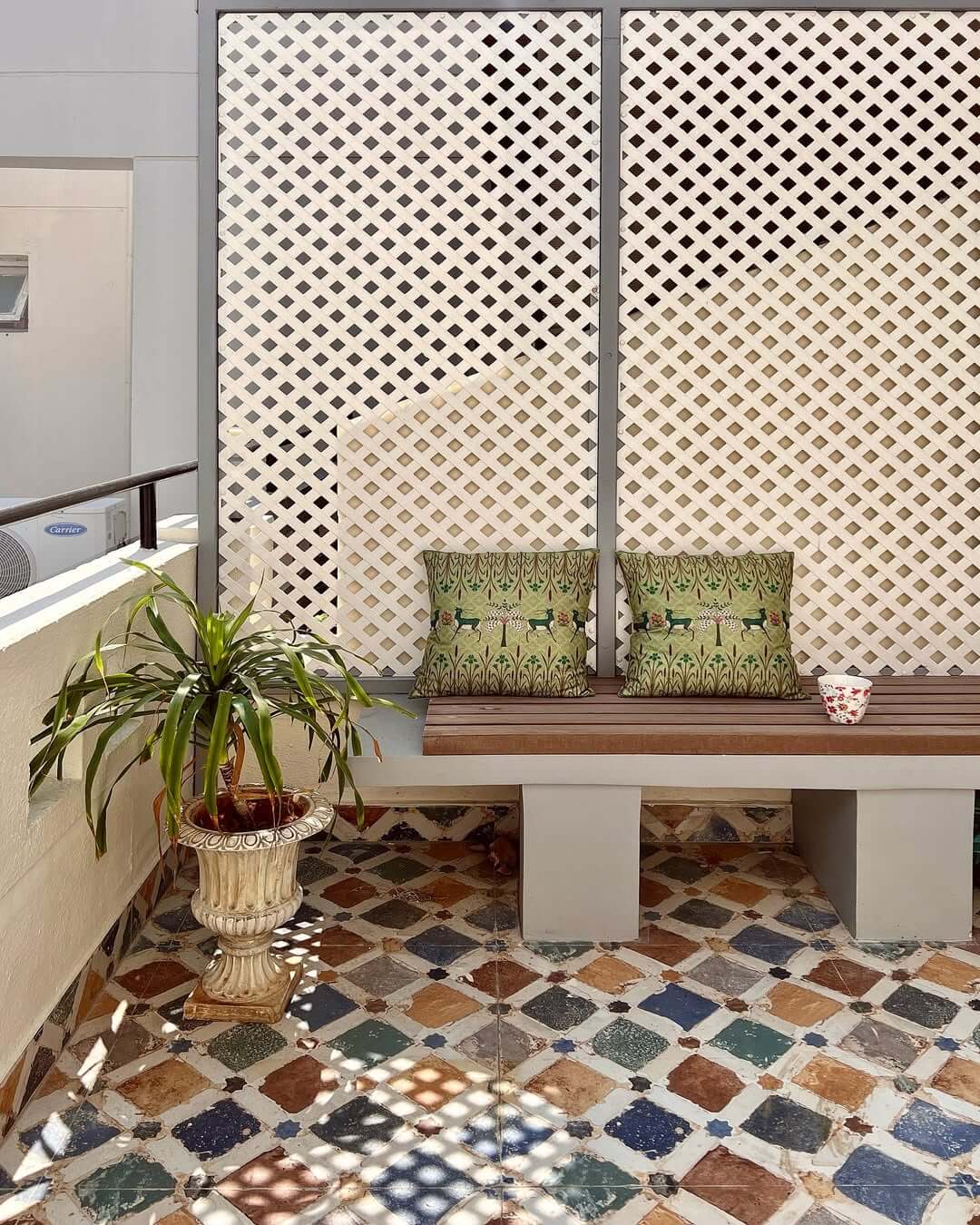 Ensure Privacy with Lattice Screens