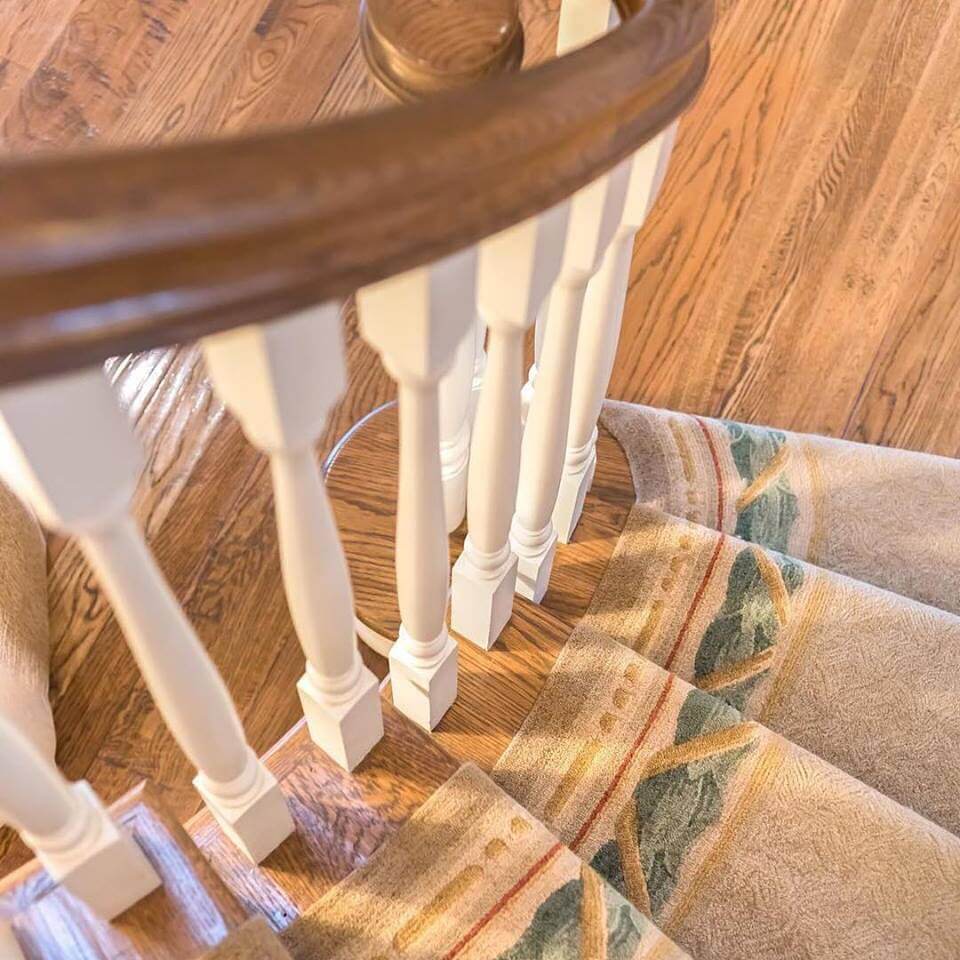 Introduce Green and Gold Accents with a Neutral Runner
