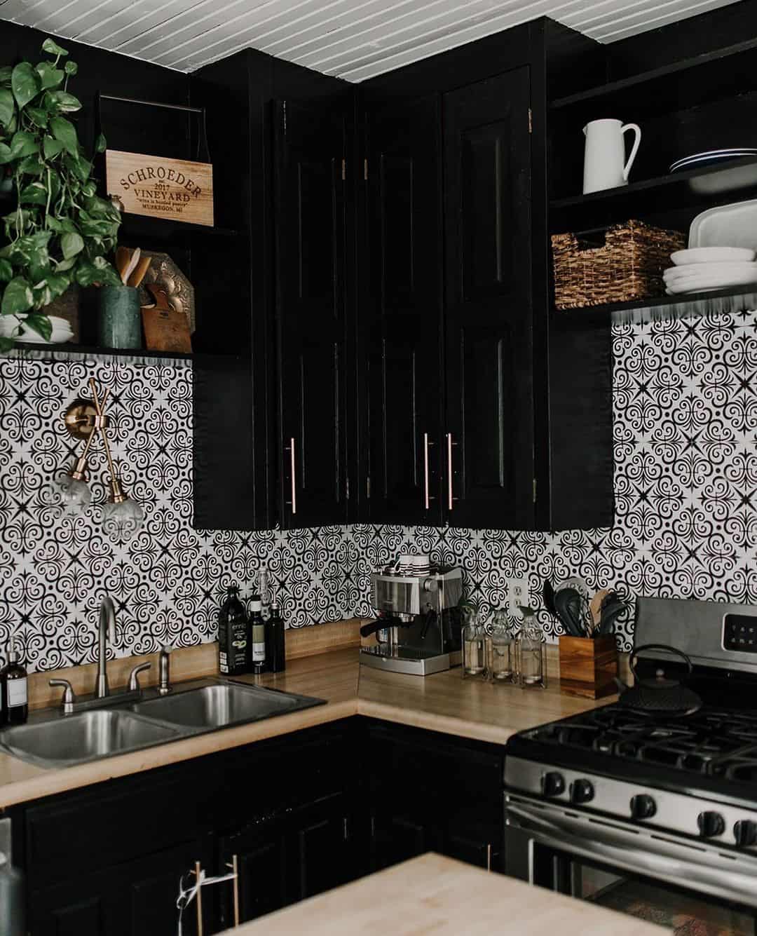 Monochromatic Patterned Backsplash Creates a Graphic Statement