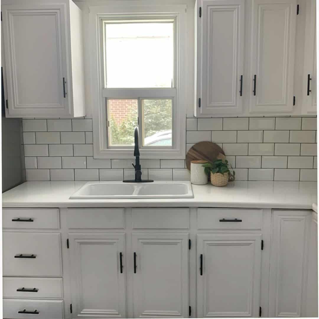 Classic White Subway Tile With Dark Grout