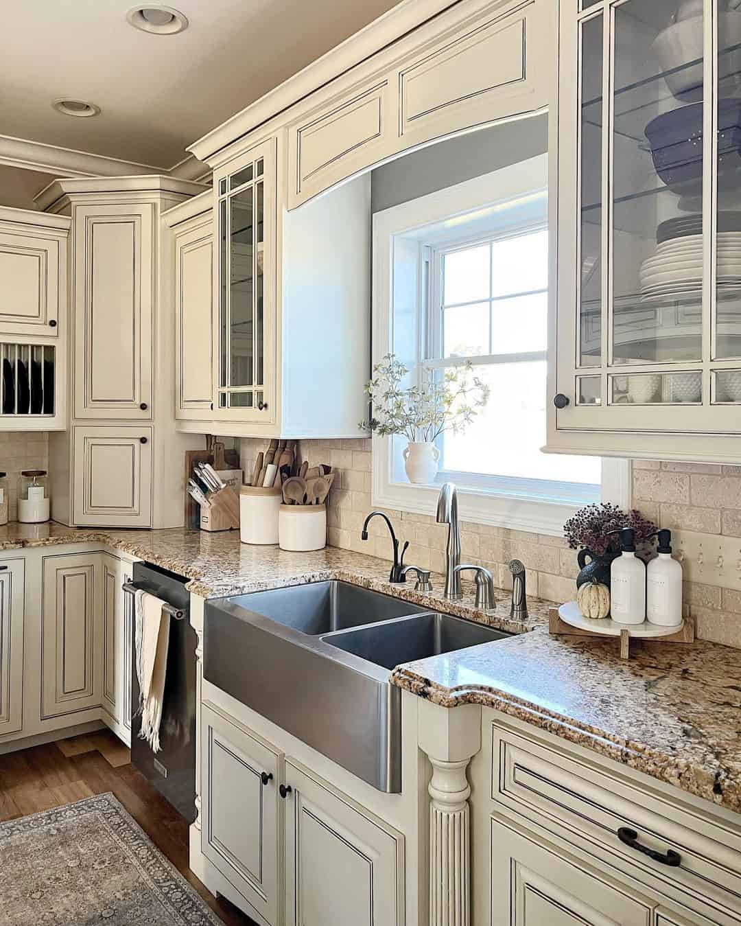 Beige Tiled Backsplash With a Subtle Pattern
