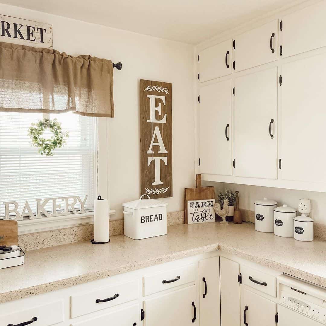 Vertical 'EAT' Sign Adds Farmhouse Charm to Kitchen Wall