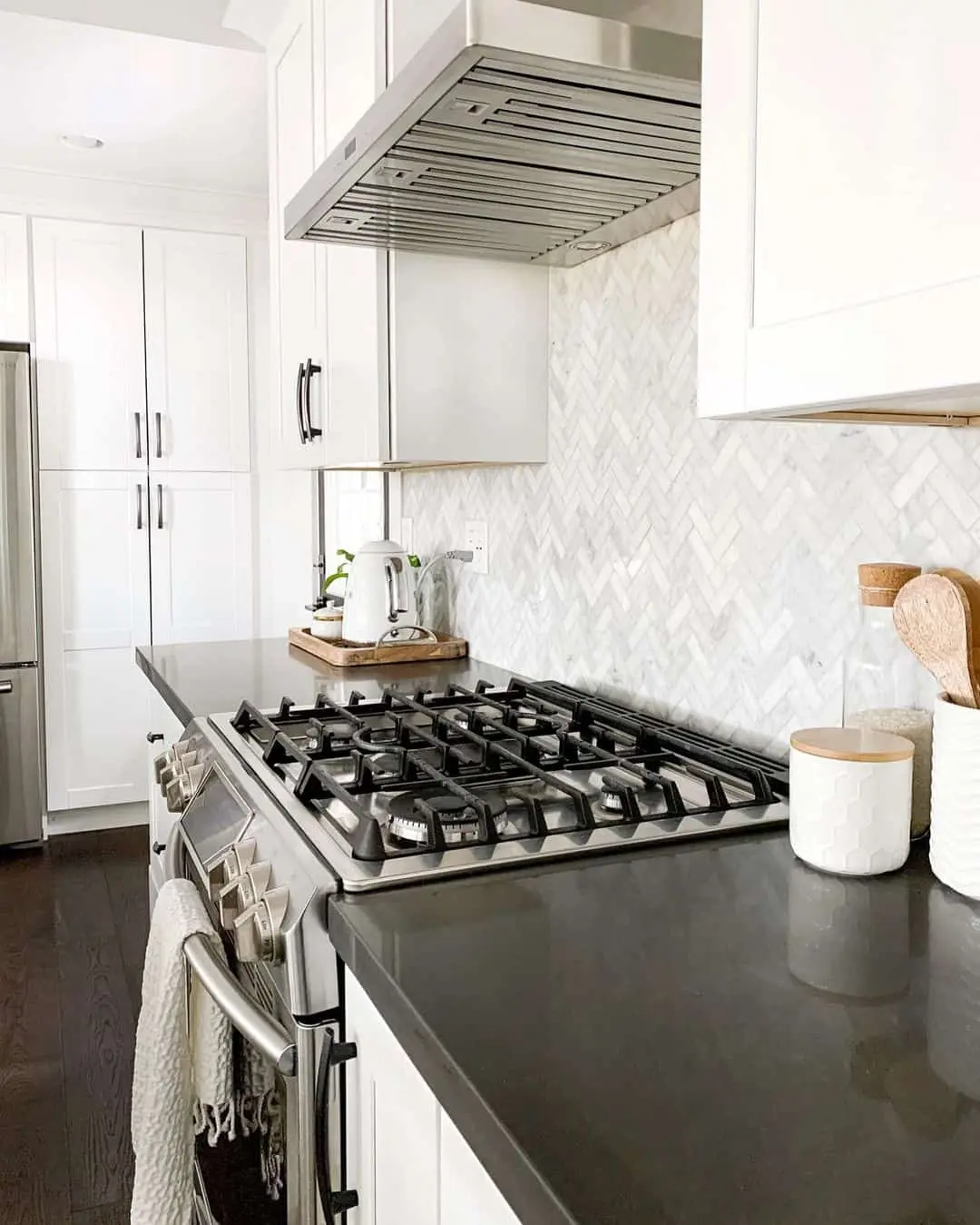 White Marble Herringbone Backsplash Adds Subtle Dimension