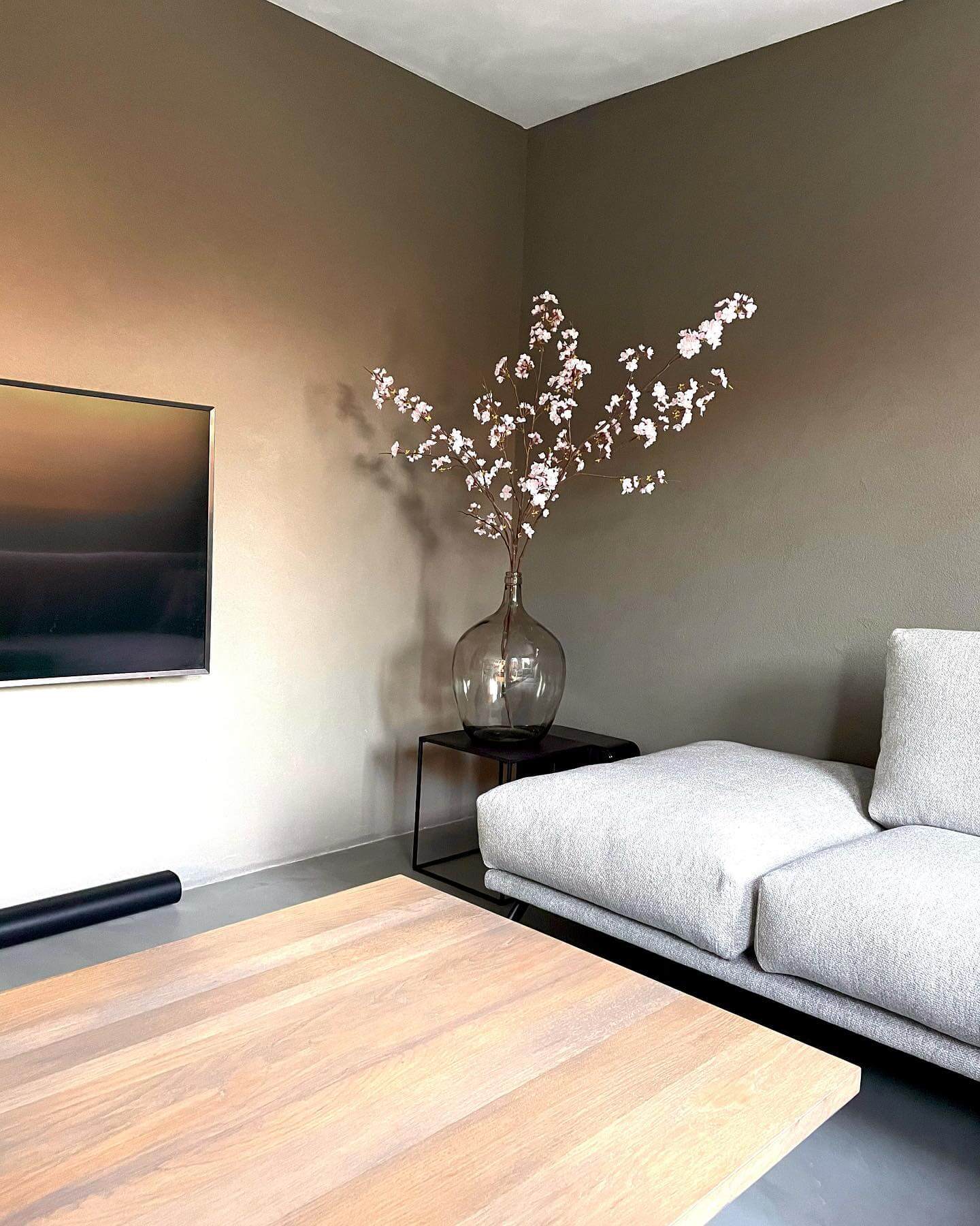 Two-Tone Walls Create a Subtle Color Block