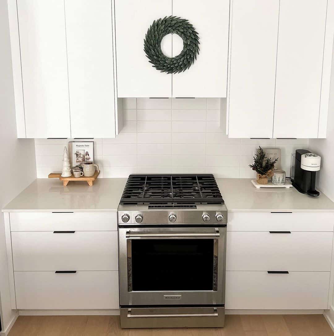 Streamlined Look with Minimalist Black Hardware