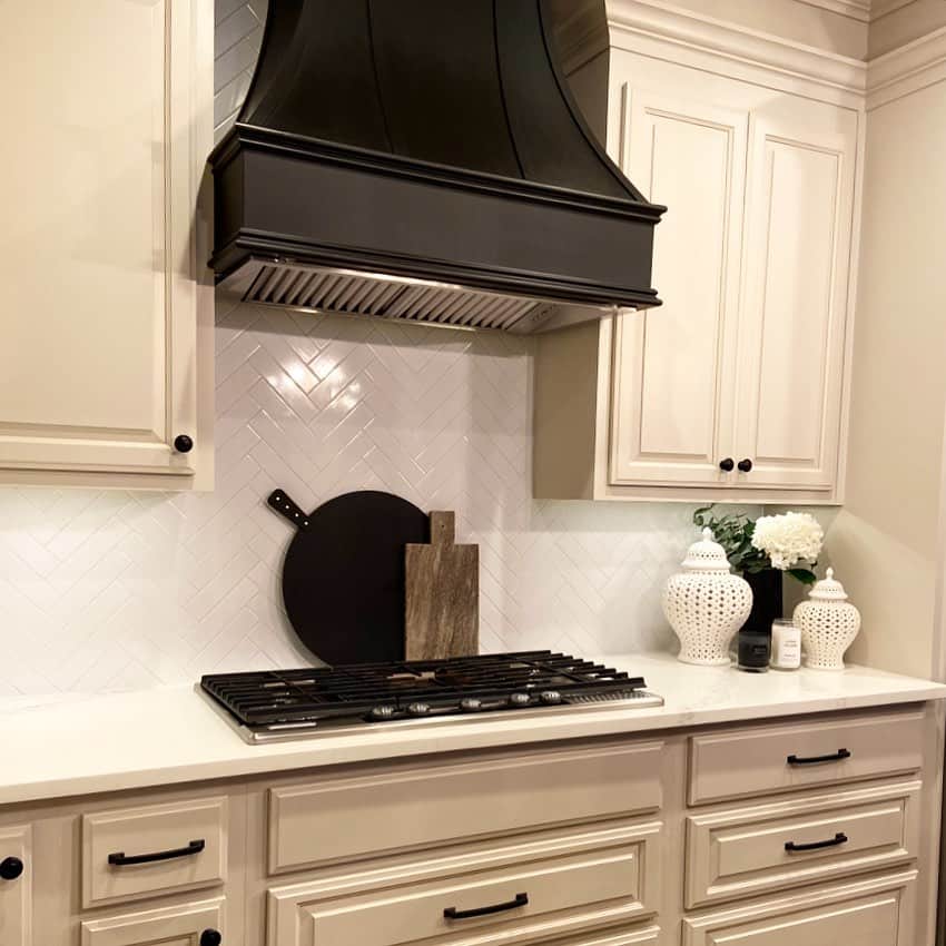 Creamy Cabinets with Simple Black Bar Pulls for Streamlined Storage