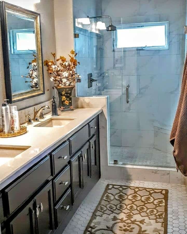 Glass Shower Enclosure With Integrated Frosted Window