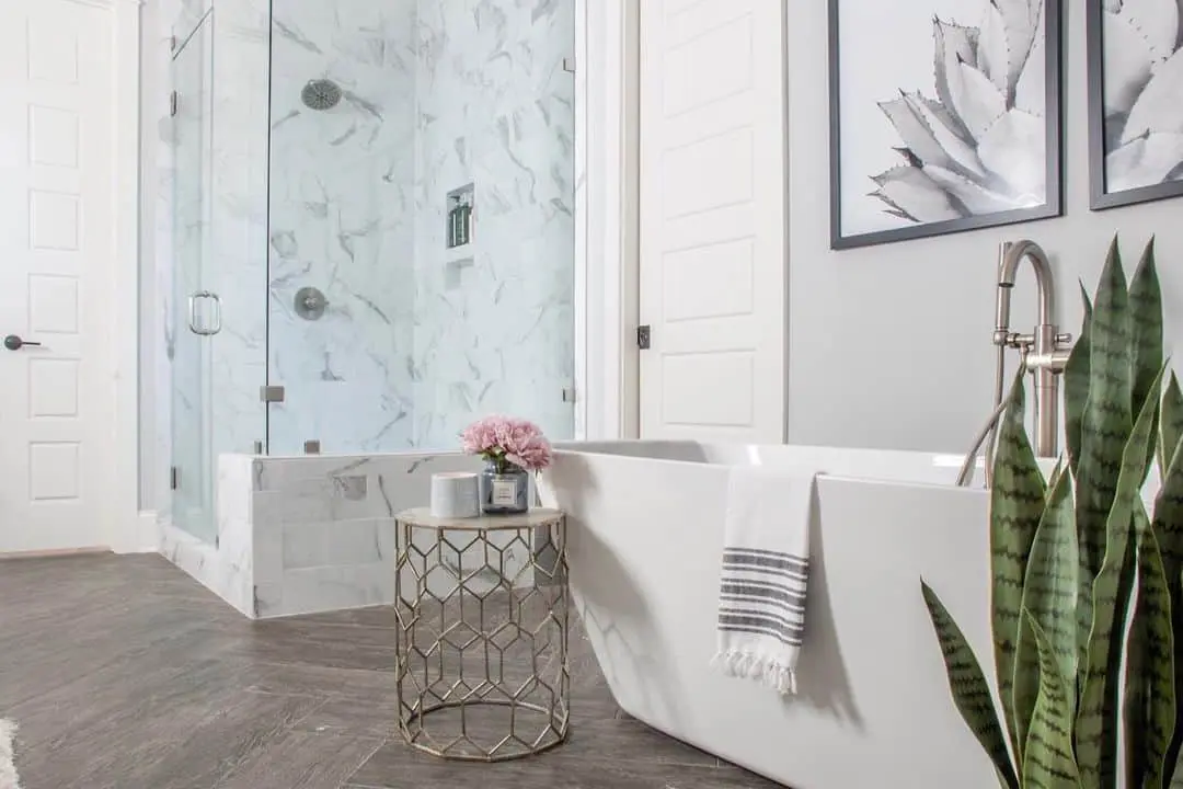 Geometric Side Table Adds a Glamorous Touch to Bathing Area