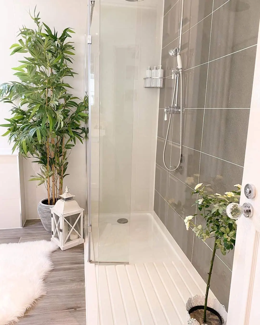 White Shower Base With Integrated Slatted Seating Area