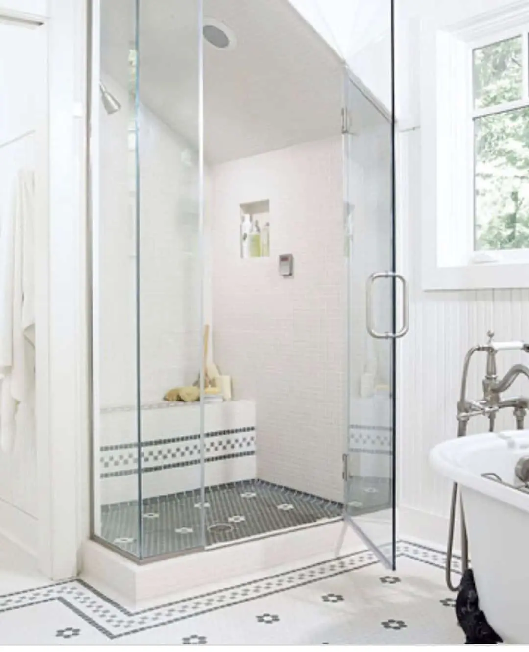 Mosaic Tile Accents Add Patterned Grip and Style to Shower Floor