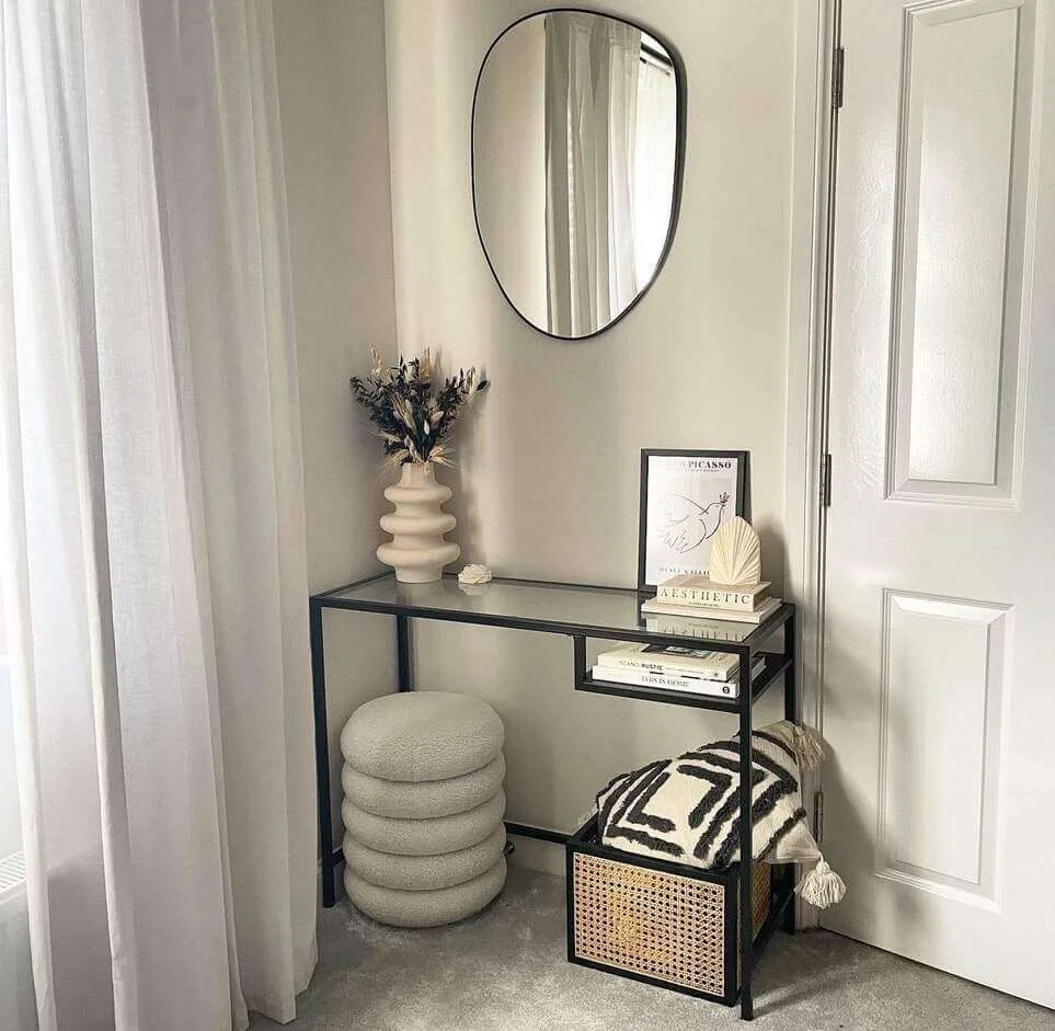 Organic Mirror Softens a Slim Console Display