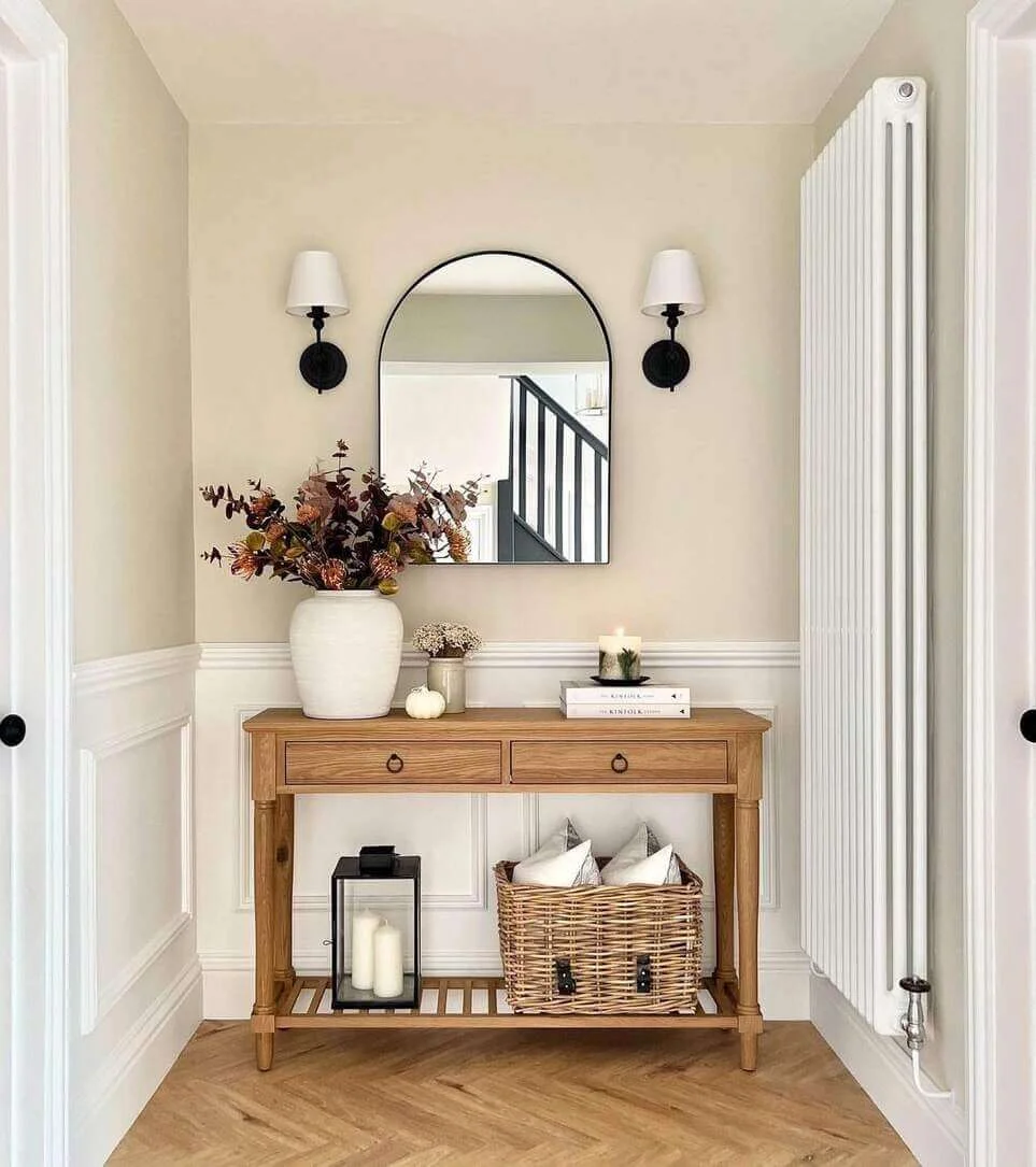 Arched Mirror Expands Space and Reflects Light