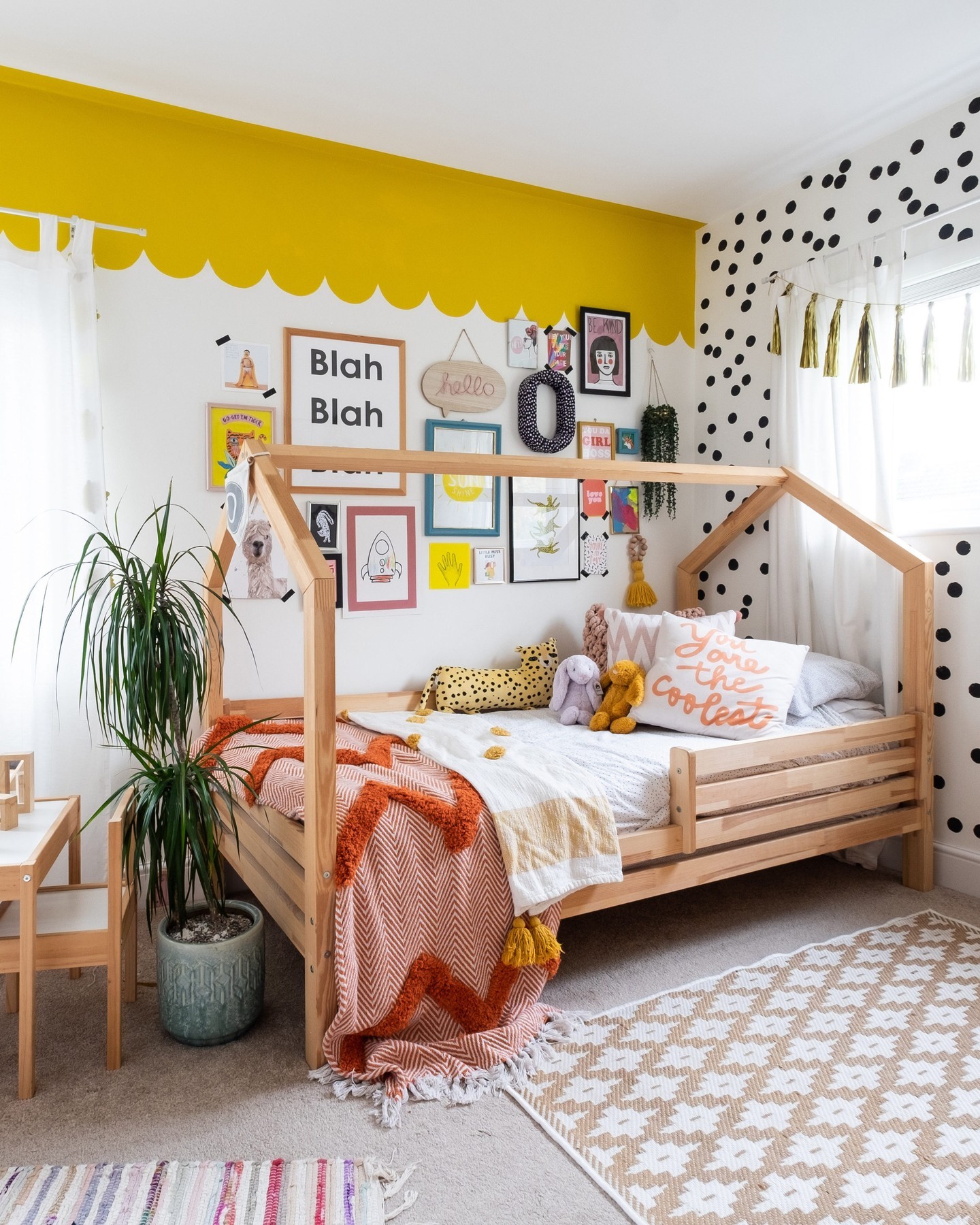 Scalloped Yellow Border Adds a Playful Edge to Walls