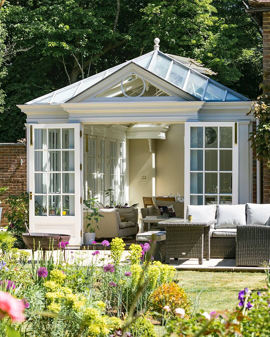 Blur Indoors and Outdoors with a Conservatory